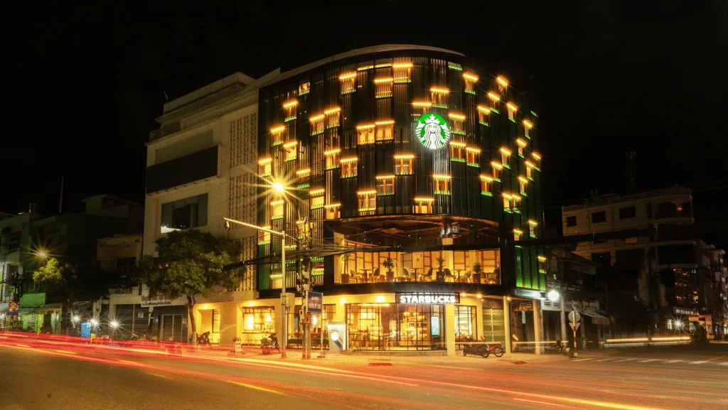 Chien-luoc-Starbucks-mien-tay-2025