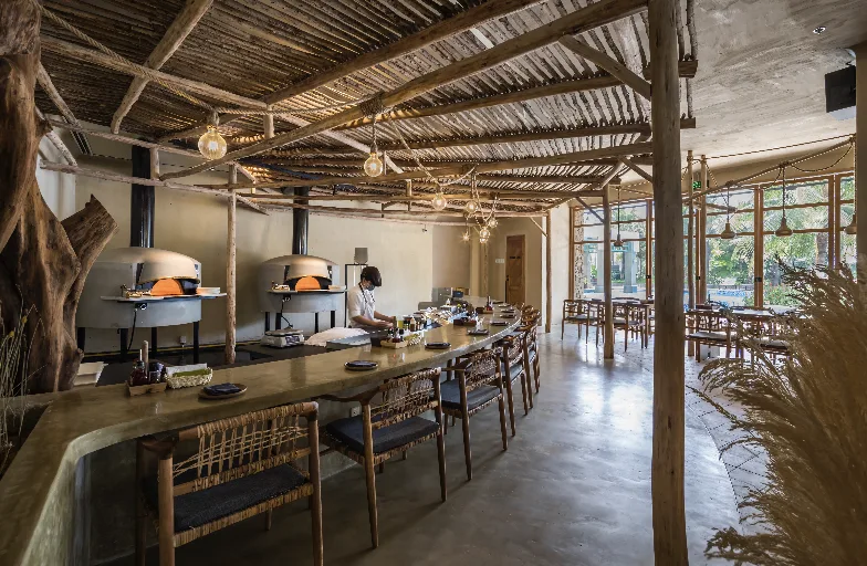 Quầy bar nơi khách dễ dàng giao lưu