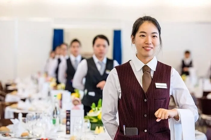 Kế Hoạch Phát Triển Nhân Sự F&B Cách Tôi Xây Dựng Lộ Trình Thăng Tiến Để Giữ Chân Người Tài
