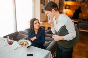 Cách Đào Tạo Nhân Viên Xử Lý Tình Huống Khó Trong Ngành F&B 